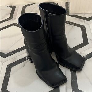 Elegant Black Heeled Boots for Women